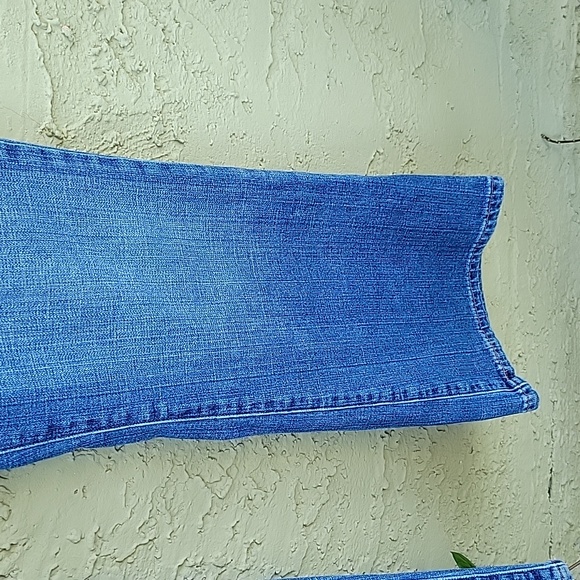 Ladies Levi's Blue Comfortable Low Bootcut Stretch Denim Jeans - Picture 3 of 12